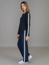 Delta | Women's Curve Hem Stripe Long Sleeve T-Shirt – Cotton Jersey